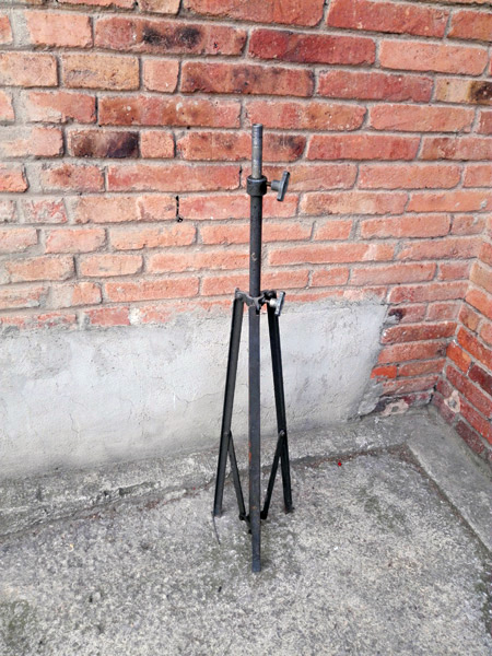 foco +tripode iluminacion escenica cine fotografia met e27 165-235 32-48x33x33 1u